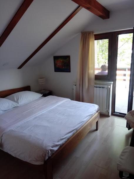 Guesthouse Marton Jezerce Eksteriør billede